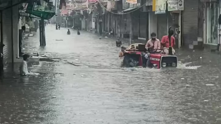 টানা ভারী বৃষ্টিতে দিল্লিতে রেড অ্যালার্ট জারি 