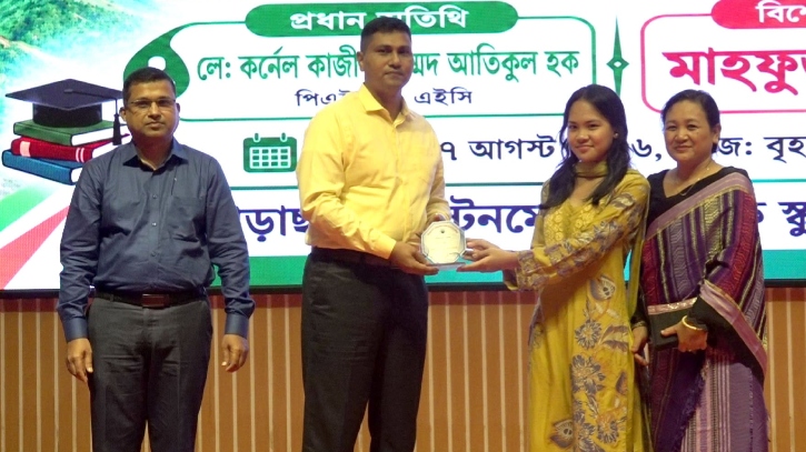 খাগড়াছড়ি ক্যান্টনমেন্টে ১১৭ কৃতি শিক্ষার্থীকে সংবর্ধনা