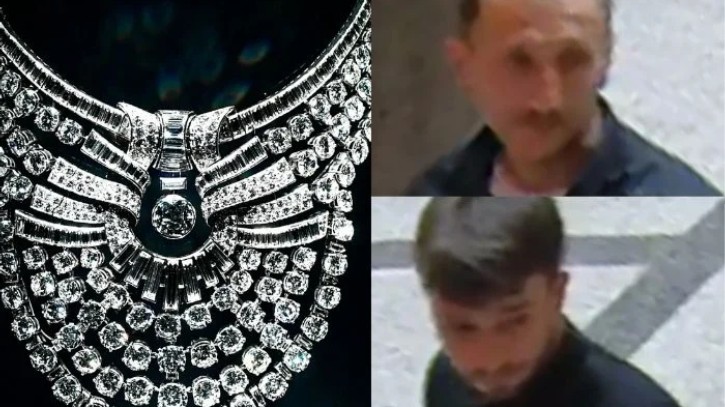 জাদুঘরে দর্শনার্থীর বেশে ঢুকলো চোর, নিয়ে গেলো মহামূল্যবান নে