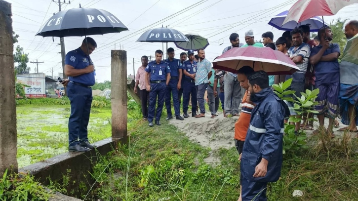 তালতলা থেকে অজ্ঞাত নারীর মরদেহ উদ্ধার