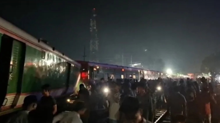 সান্তাহারে কুড়িগ্রাম আন্তঃনগর এক্সপ্রেস লাইনচ্যুত, ট্রেন চলাচল বন্ধ