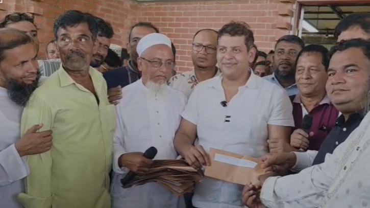 রূপগঞ্জে উন্নয়ন কাজের এক কোটি টাকার চেক বিতরণ 