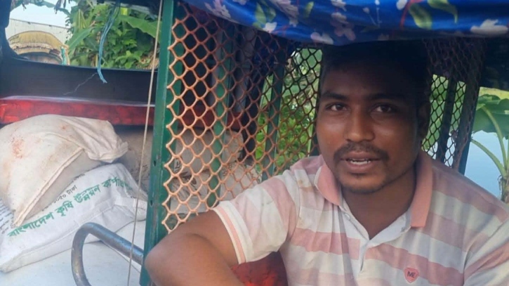 গোয়ালন্দে পাচারকালে সরকারি সার আটক, সন্ত্রাসী কায়দায় ছাড়ানো