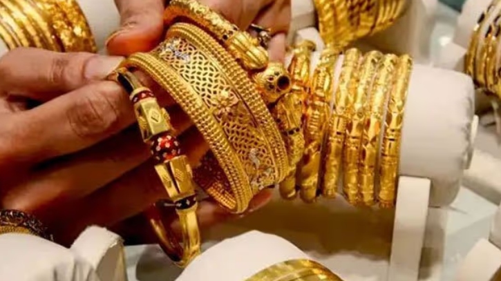 বাড়লো স্বর্ণের দাম, ভরি কতো?   