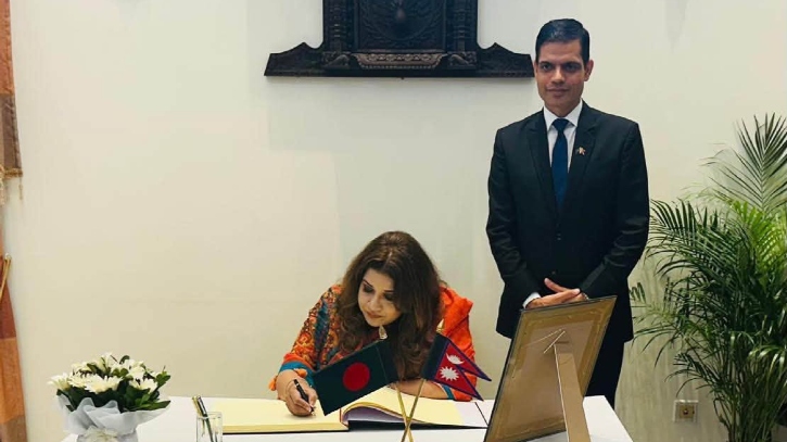 নেপালের ভয়াবহ বন্যা: দূতাবাসে গিয়ে শোক বইয়ে স্বাক্ষর পররাষ্ট