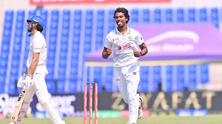 টানা তিন উইকেট, আফগানিস্তানের বিরুদ্ধে হাসান মাহমুদের হ্যাটট