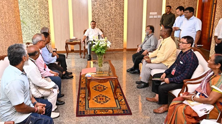 সরকার প্রধান হিসেবে প্রত্যেকের অধিকার ও নিরাপত্তা নিশ্চিত কর