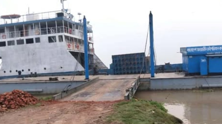 ধাওয়াপাড়া-নাজিরগঞ্জ ফেরি চালু হবার এক দিনের মধ্যে আবারও বন্ধ
