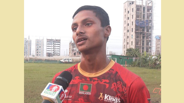 অটোরিকশা চালক থেকে ফুটবল জয়ের স্বপ্ন! সালমানের অদম্য লড়াইয়ের