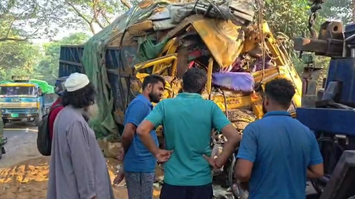 নাটোরে সড়ক দুর্ঘটনা: নিহত ১৪ জনের মধ্যে ১০ জনের পরিচয় শনাক্ত